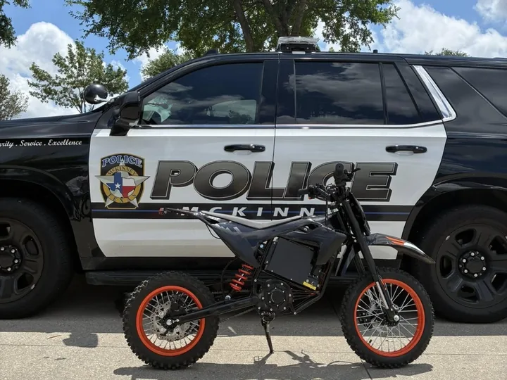 Electric dirt bike outdoor product scene